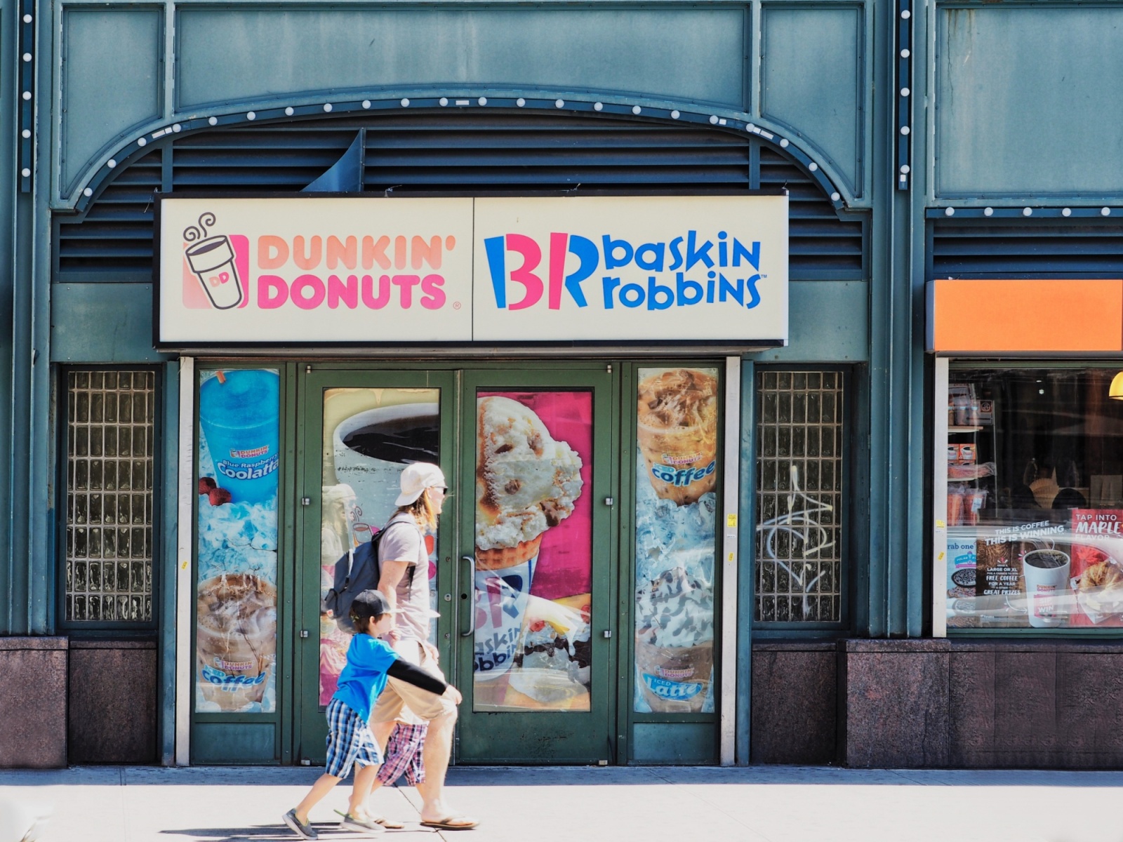 05_STOREFRONT_SIGNS